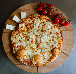 18. Pizza Uczta serowa